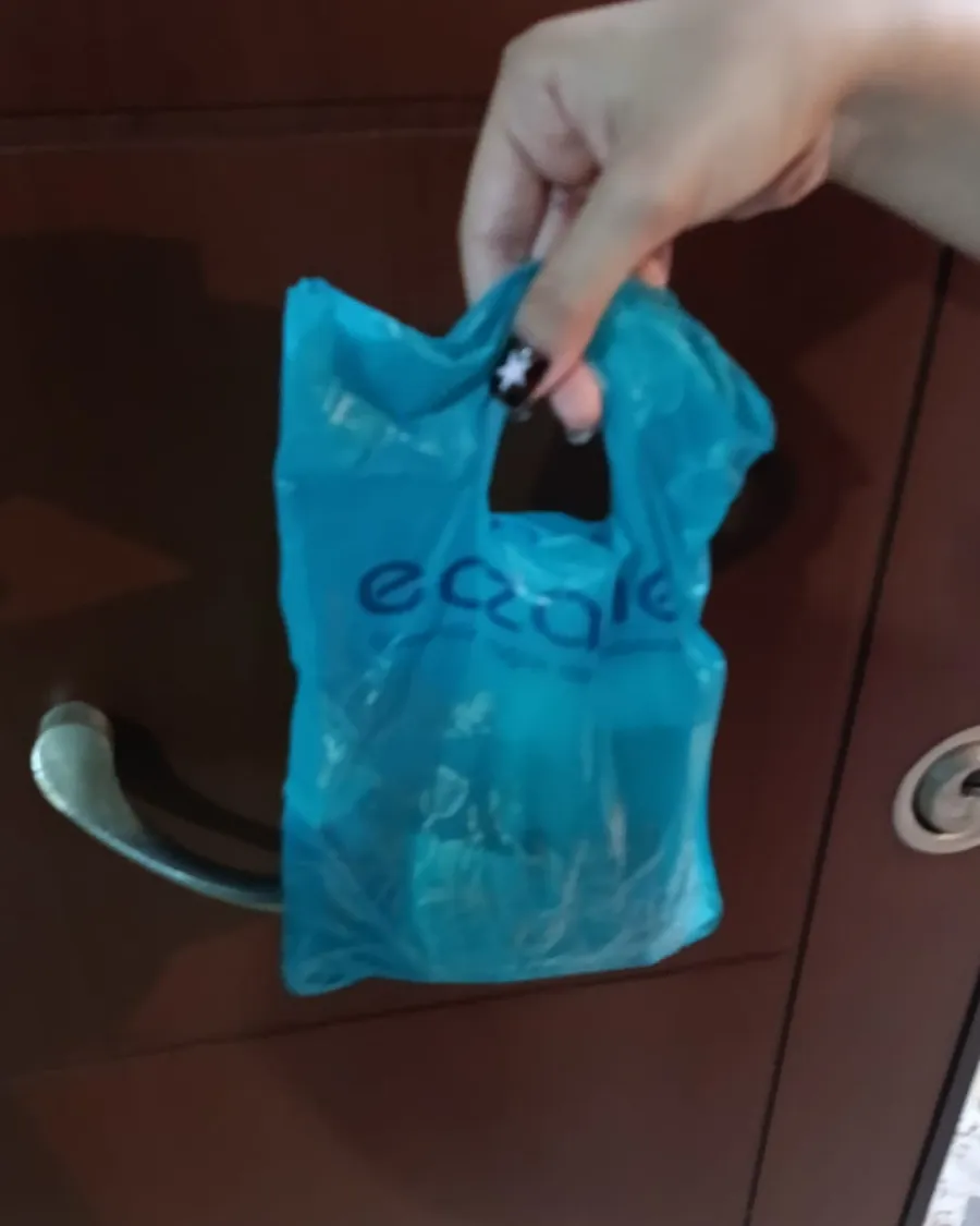 Kapıda eczane poşeti