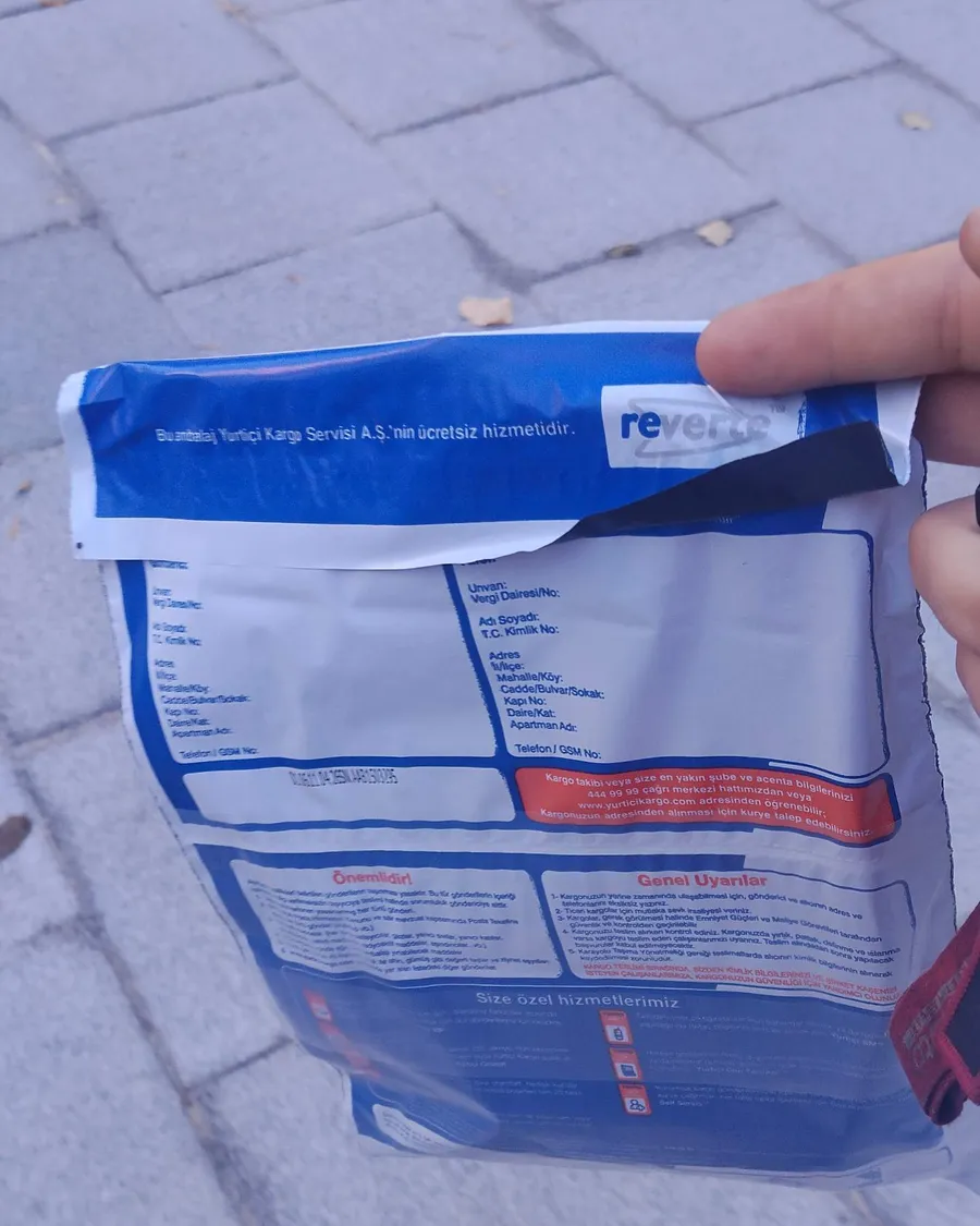 Kargo poşetindeki gönderi