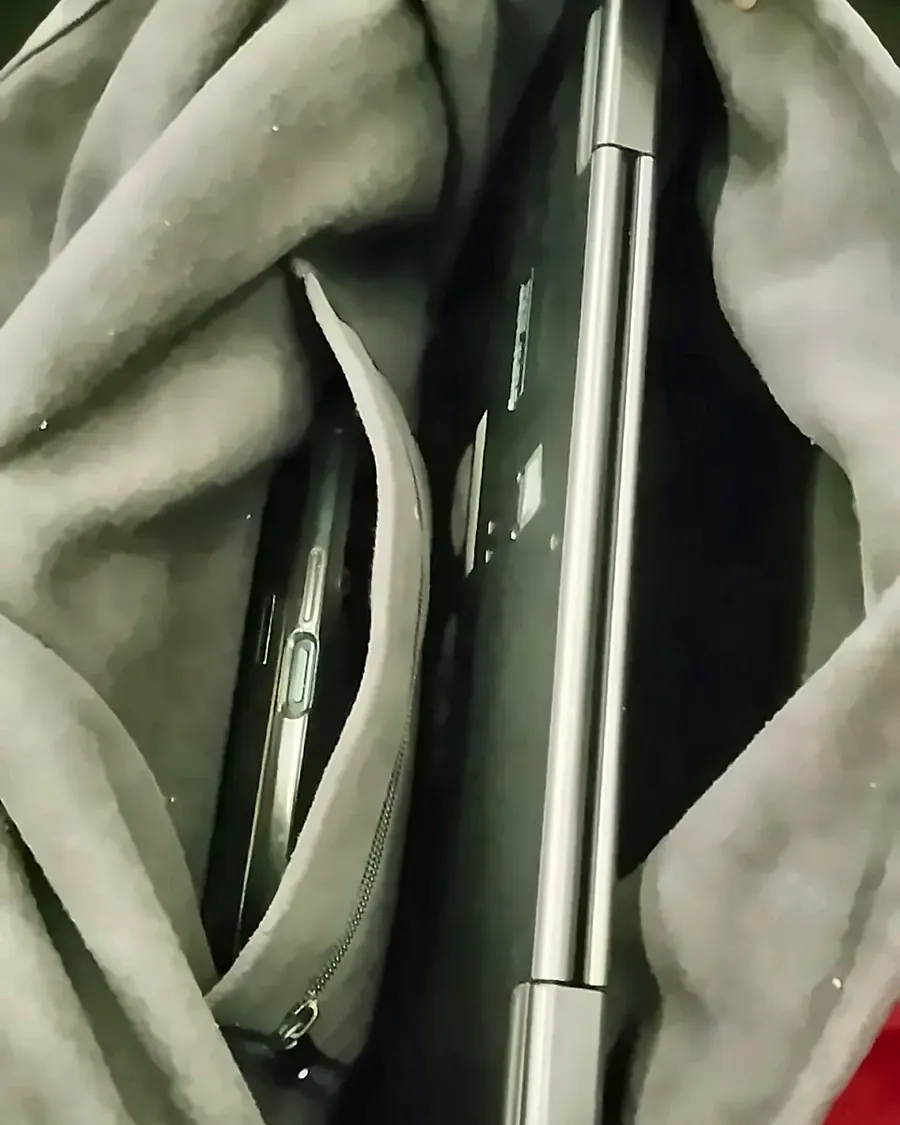 Kılıf içinde taşınan laptop