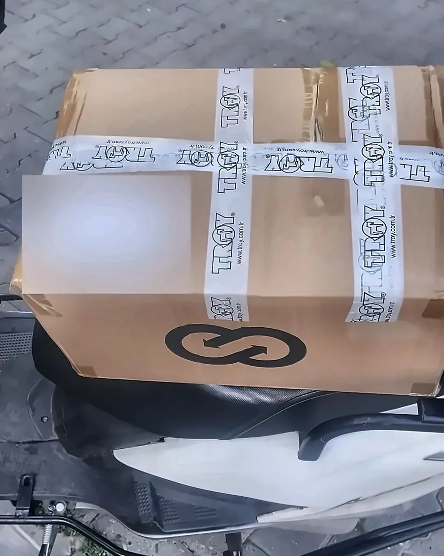 Bantlanmış koli motor üzerinde